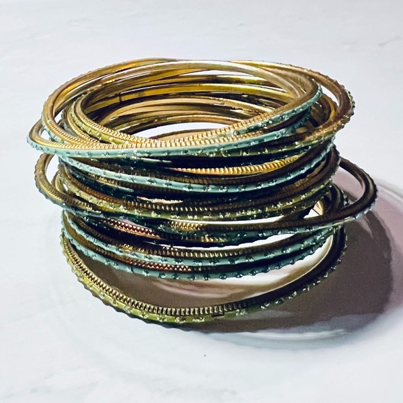 Green Bangles - Set of 18 - Picture 4 of 4